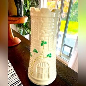 Belleek Castle Shamrock Vase l Excellent Condition